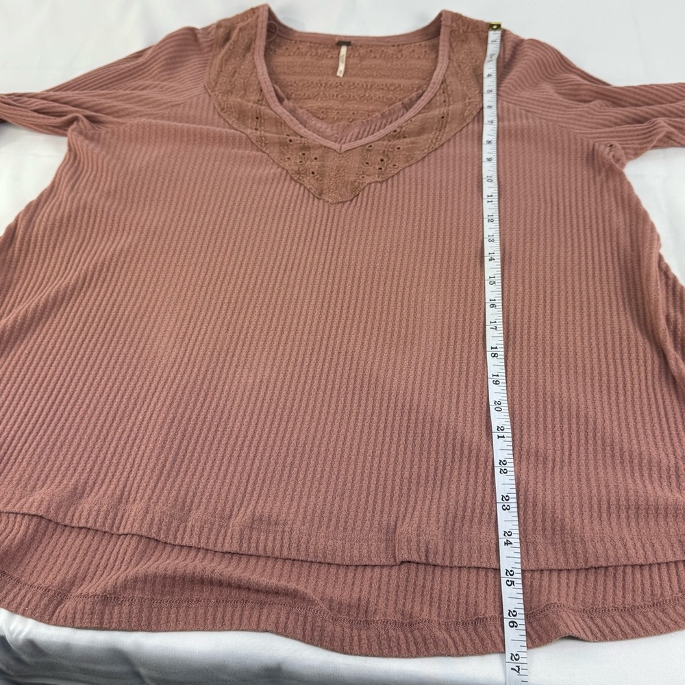 Free People Parisian Eyelet Bell Sleeve textured Top in pinky mauve color medium - Picture 11 of 16